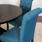 Ensemble table et chaises de salle à manger pour petit appartement. Table ronde avec pied central en croix pour cuisine.