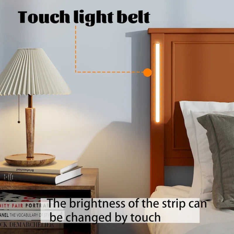 Lit plateforme LED Queen Size avec tête de lit en bois et station de recharge