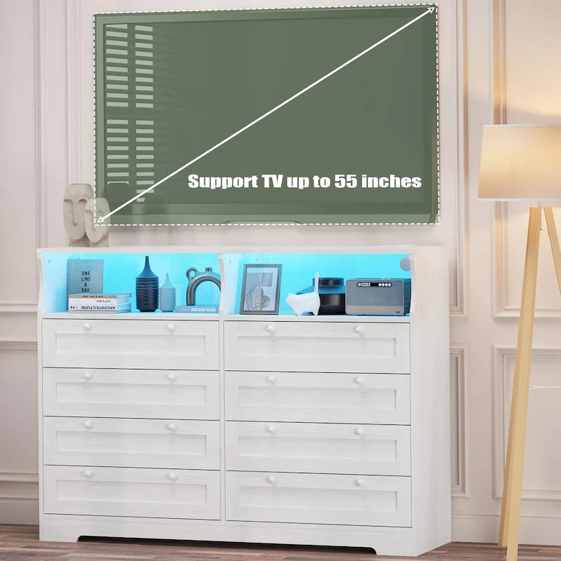 Commode moderne en bois à 8 tiroirs, avec station de recharge et éclairage LED.