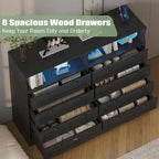 Commode moderne en bois à 8 tiroirs, avec station de recharge et éclairage LED.