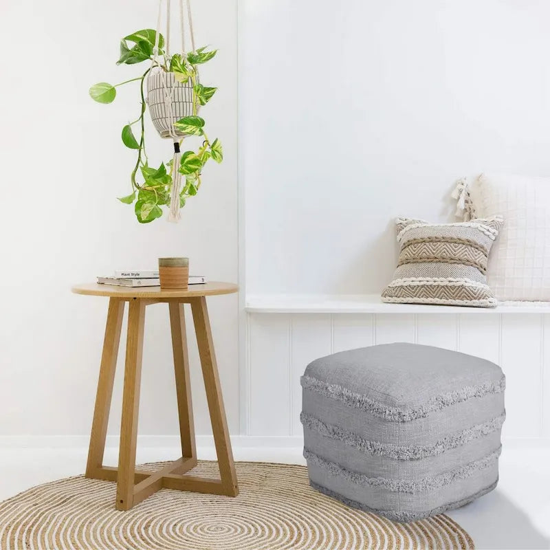 Pouf ottoman Sevita à rayures texturées unies