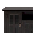 Meuble TV WYNDENHALL Stratford en bois massif, 72 pouces de large, pour téléviseurs jusqu'à 80 pouces.