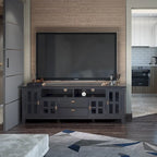 Meuble TV WYNDENHALL Stratford en bois massif, 72 pouces de large, pour téléviseurs jusqu'à 80 pouces.