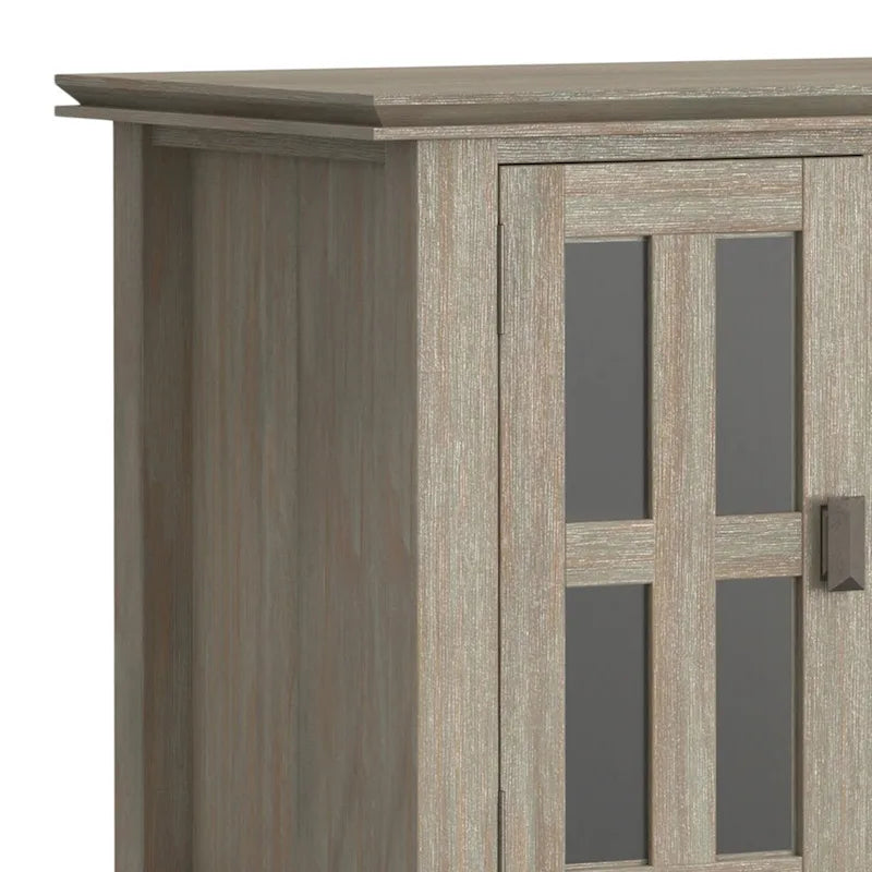 Meuble TV WYNDENHALL Stratford en bois massif, 72 pouces de large, pour téléviseurs jusqu'à 80 pouces.