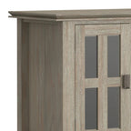 Meuble TV WYNDENHALL Stratford en bois massif, 72 pouces de large, pour téléviseurs jusqu'à 80 pouces.