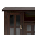 Meuble TV WYNDENHALL Stratford en bois massif, 72 pouces de large, pour téléviseurs jusqu'à 80 pouces.