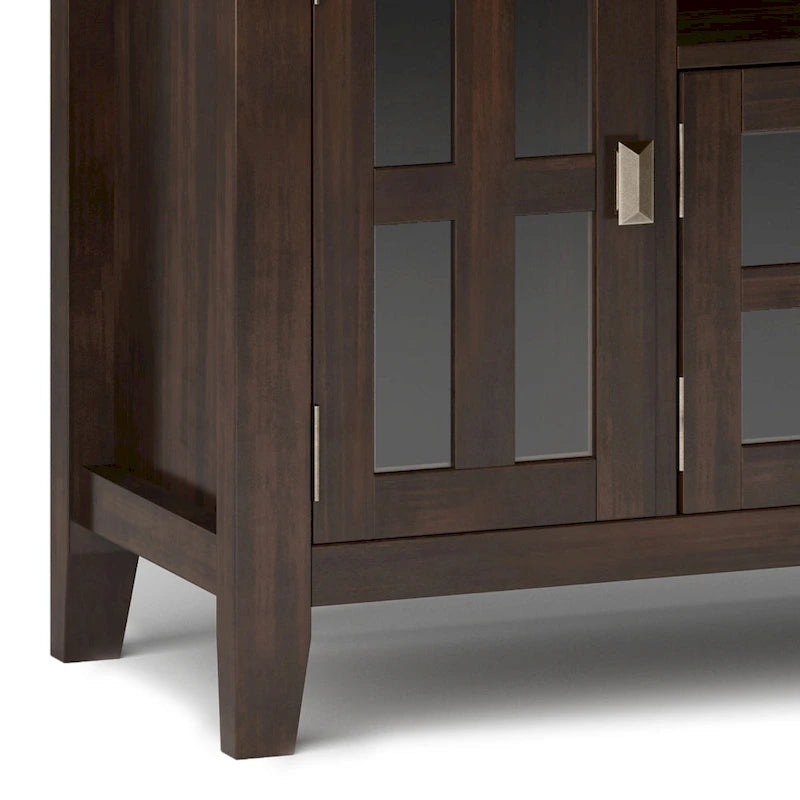 Meuble TV WYNDENHALL Stratford en bois massif, 72 pouces de large, pour téléviseurs jusqu'à 80 pouces.