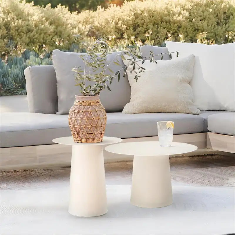 Table basse ronde d'extérieur CraftHome, moderne et élégante, avec un piètement robuste en fer.