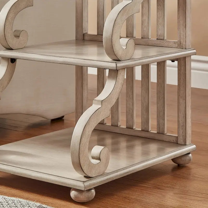 Table d'appoint Lorraine en bois à volutes par iNSPIRE Q Classic