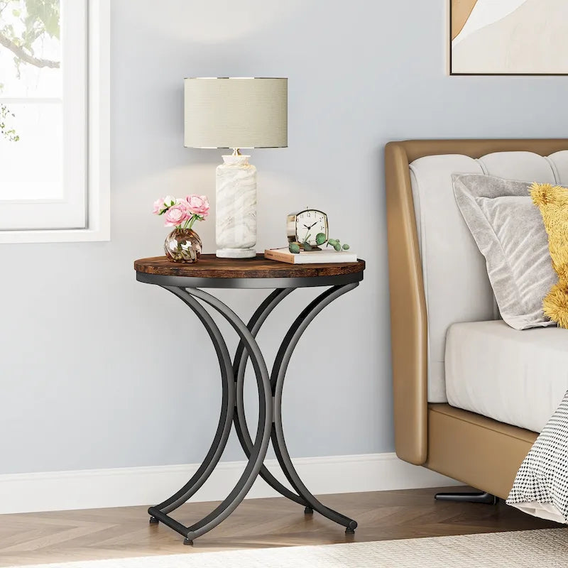 Petite table d'appoint ronde moderne avec structure en métal doré et placage en faux marbre, en bois d'ingénierie, idéale pour le salon.