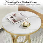 Petite table d'appoint ronde moderne avec structure en métal doré et placage en faux marbre, en bois d'ingénierie, idéale pour le salon.