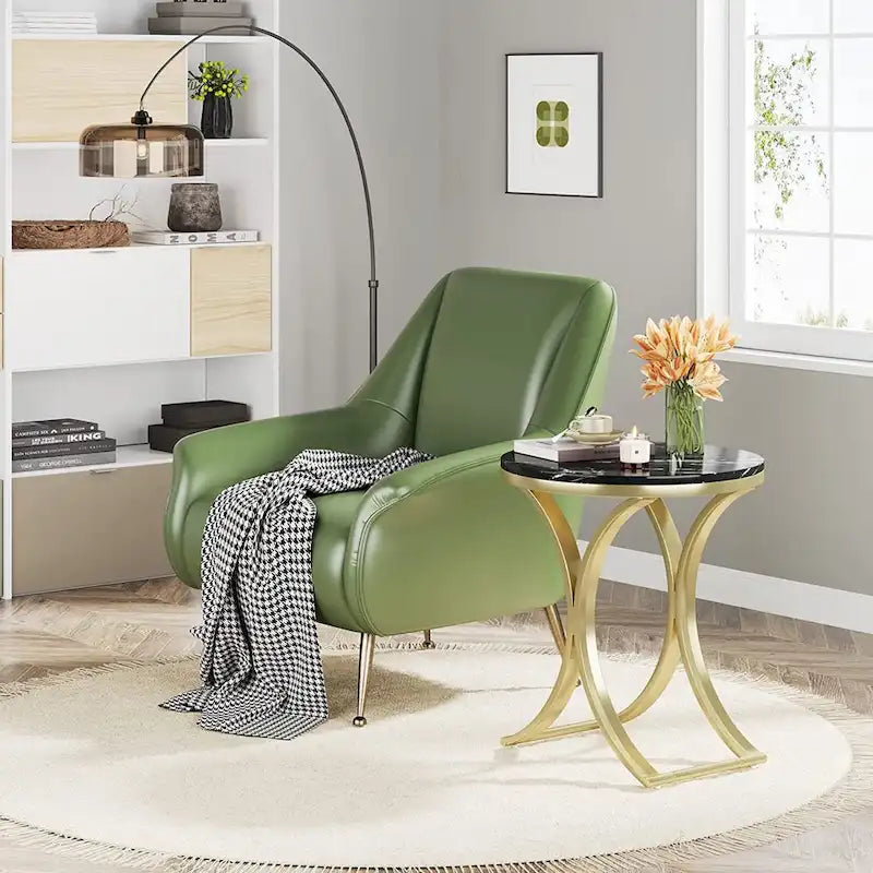 Petite table d'appoint ronde moderne avec structure en métal doré et placage en faux marbre, en bois d'ingénierie, idéale pour le salon.