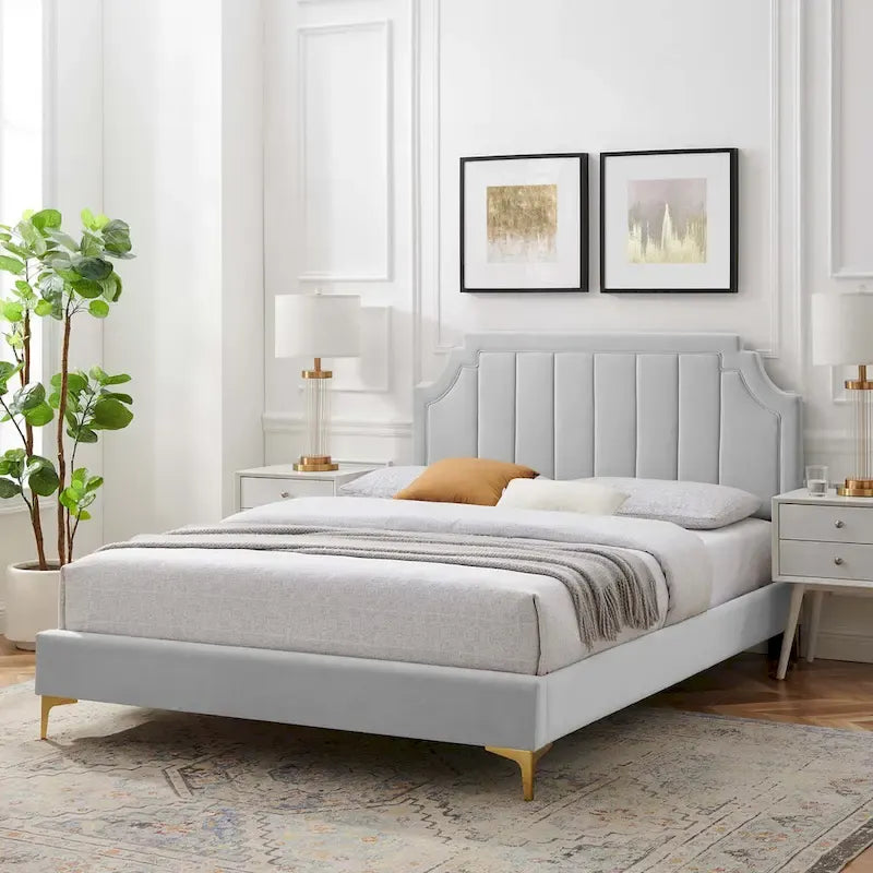 Lit plateforme Queen en velours haute performance Sienna