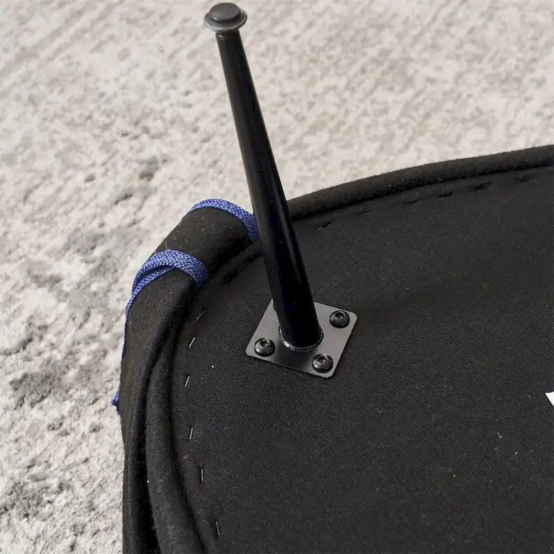 Fauteuil pivotant avec repose-pieds et base en métal noir