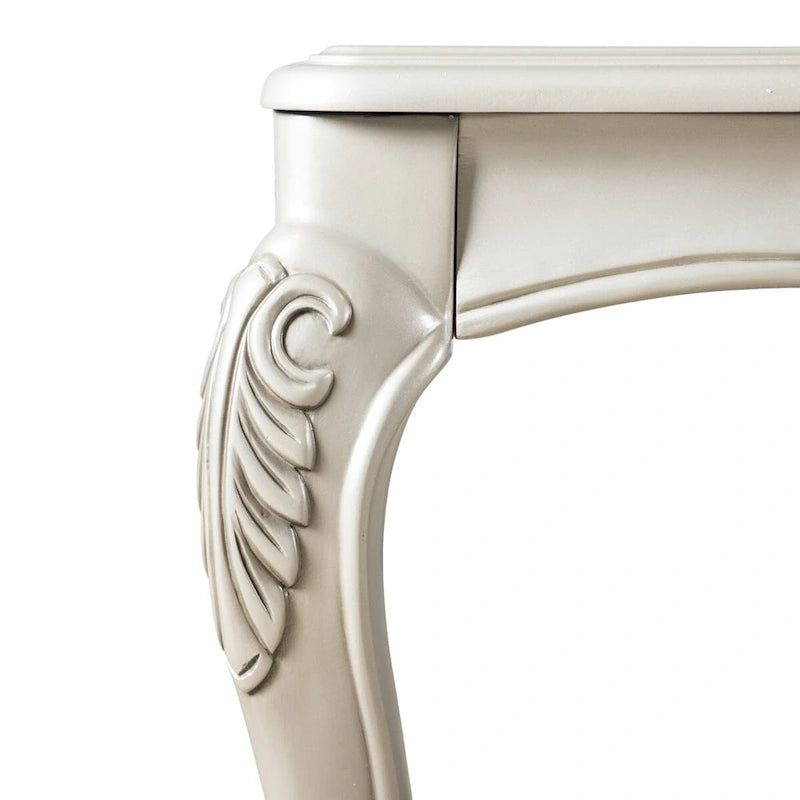 Table d'appoint Clarissa traditionnelle en bois massif avec pieds sculptés, de la marque Furniture of America