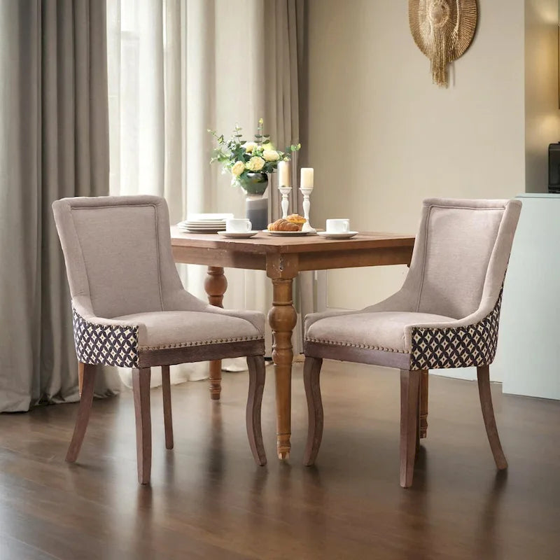Chaise de salle à manger latérale Ultra, assise en tissu épais, pieds en bois massif aux tons neutres, clous décoratifs en bronze, lot de 2