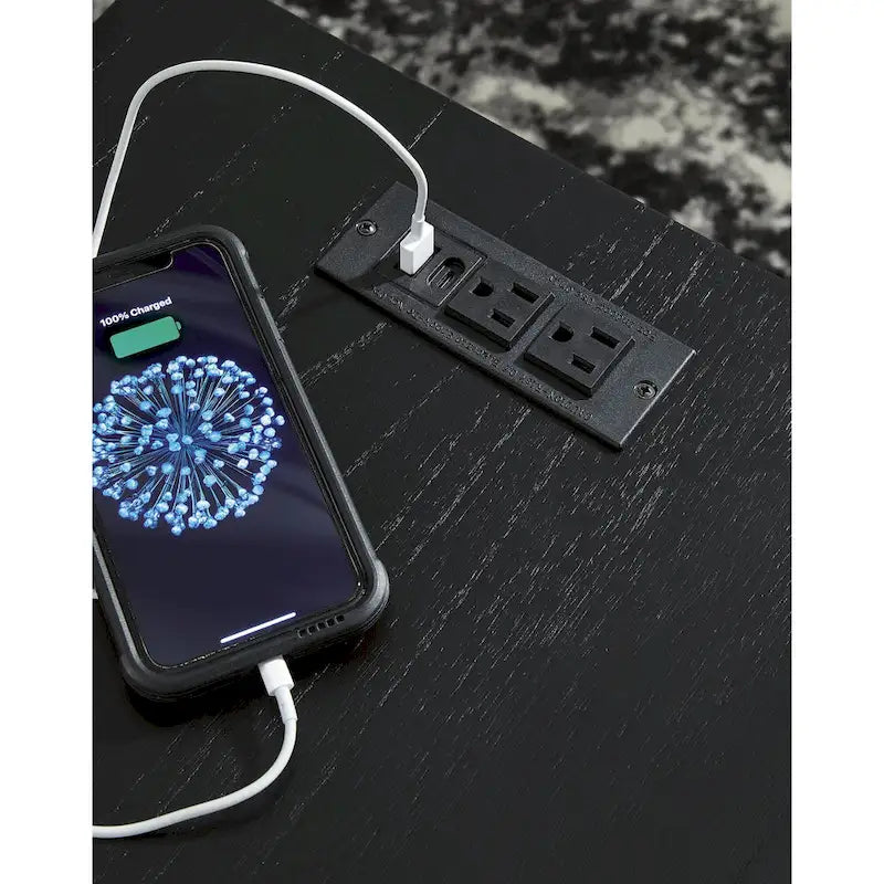 Table d'appoint noire Signature Design by Ashley Winbardi - 40,6 cm (L) x 53,3 cm (P) x 61 cm (H)