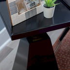 Table d'appoint contemporaine en bois de cerisier